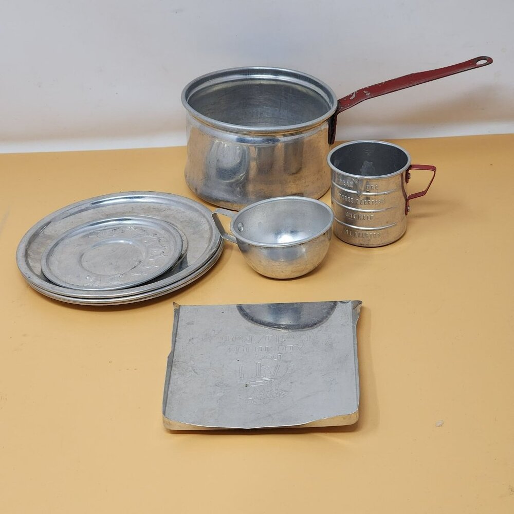 Vintage Aluminum Childrens Kitchenware Set Kittens‎ Who Lost Their Mittens